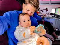 Ajak Sang Buah Hati Jalan-jalan ke Luar Negeri, Ini Potret Irwansyah Momong Baby Ukkasya Saat di Belanda - Suami Idaman Banget