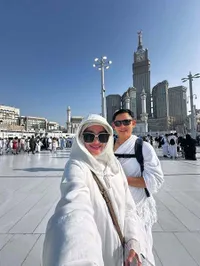 Akan Kembali ke Tanah Suci, Fitri Carlina Kenang Momen Umroh di Bulan Ramadan Lalu 