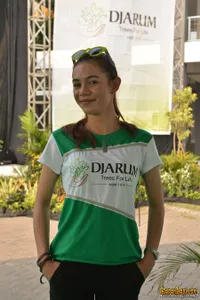 Aksi Risma, Walikota Surabaya Tanam Pohon Bersama Shae