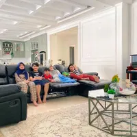 Aktivitas Seleb Kala Ramai WFH Karena Corona: Dian Sastro Beres-Beres Rumah - Jeremy Teti Berjemur di Pantai Bali