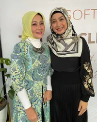 Akui Banyak yang Minder Ajak Kenalan, Ini 9 Potret Desy Ratnasari yang Tetap Cantik dan Awet Muda di Usia 47 Tahun
