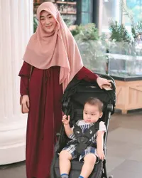 Akui Lebih Bahagia Jadi Single Mom, Ini 10 Potret Larissa Chou Momong Yusuf - Ungkap Tak Sesali Kehidupan Barunya