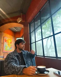 Akui Sudah Bertemu dengan Putrinya, Ini Foto-Foto Terbaru Eryck Amaral di Indonesia