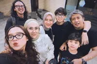 Akur, Potret Mulan Jameela Buka Bareng Mantan Suami dan Istri Barunya Serta Anak-anak - Saling Dukung