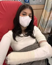 Alami Tulang Retak, Ini 9 Potret Sabrinna Chairunnisa yang Tetap Slay Saat Liburan ke Korea Selatan Meski Tangannya Harus Digips
