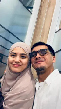 8 Potret Ricky Harun dan Herfiza Novianti, Adem Ayem - Bocorkan Alasannya Pilih Sang Istri yang Bikin Ngakak