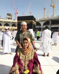 Sambut Tahun Baru, Sederet Artis Ini Pilih Umrah ke Tanah Suci