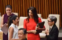 Amal Clooney di PBB, Kecam San Suu Kyi & Perjuangkan Rohingya