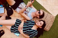 Amanda Manopo & Chris Laurent Liburan, Romantis Saat di Pantai
