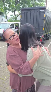 Amanda Manopo Pertemuan Hangat dengan Mpok Atiek Setelah Terakhir Ketemu di Tahun 2013