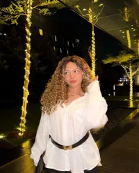 Amel Carla Tampil Bak Carrie Bradshaw di Halloween, Netizen Salah Fokus: "Mirip Beyoncé!"