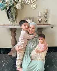 Ammar Zoni Terseret Kasus Narkoba, Potret Perdana Irish Bella Lebaran Tanpa Suami - Rayakan Bersama Kedua Buah Hati
