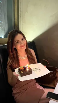 Anak Sudah Gadis, Potret Cut Tari yang Kini Semakin Awet Muda di Usia 45 Tahun - Hot Mom Kian Menawan