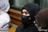 Angbeen Rishi Berhijab di Sidang Cerai, Ungkap Hubungan dengan Adly Fairuz