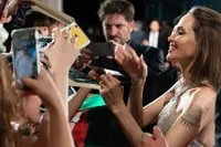Angelina Jolie Lepas Kangen pada Maddox, Ketemu di Jepang