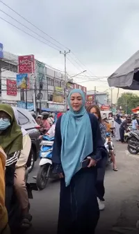 Angelina Sondakh Belanja ke Pasar Kebayoran, Menikmati Momen Meski Ramai & Antre 