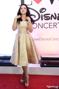 Anggun! Ini 9 Seleb Indonesia Dengan Gaunnya Yang Mewah Menawan