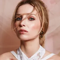 Annabelle Wallis, Si Cantik Yang Diduga Pacar Baru Chris Martin