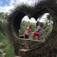 Anniversary 20 Tahun, Keluarga Sunan Kalijaga Liburan ke Bali