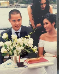 Anniversary ke-13, Ini Potret Happy Salma yang Makin Mesra dan Harmonis Dengan Suaminya yang Bangsawan