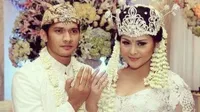 Anniversary ke-14, Audy Unggah Potret Kemesraan Bersama Iko Uwais
