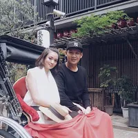 Anniversary Pernikahan Fendy Chow & Stella, Liburan ke Jepang!