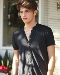 [FOTO] Mesra di Instagram, Anwar Hadid - Nicola Peltz Pacaran