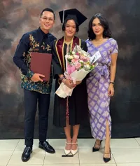 Ara Anak Ussy Wisuda SMA, Siap Jadi Mahasiswa - Bikin Sang Mama Terharu Saat Menerima Ijazah 