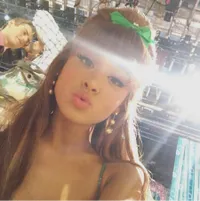 Ariana Grande Pamerkan Keseruan Bersama Cast 'HAIRSPRAY LIVE!'
