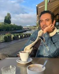 Ario Bayu Nikmati Liburan di Paris Bersama Istri dan Anak, Potret Keluarga Harmonis yang Curi Perhatian