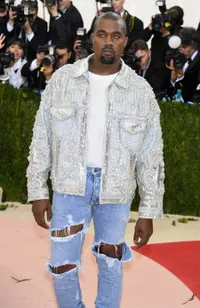 Artis Dengan Gaun Terburuk di Met Gala 2016, Bikin Geleng Kepala!