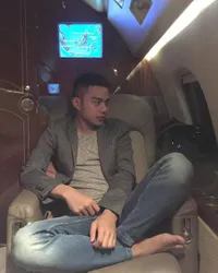 Asisten Nadira Adnan, Naik Jet Pribadi - Peluk Titi Rajo Bintang