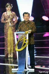 Aura Penuh Karisma Jusuf Kalla Saat Hadir di 'Liputan 6 Awards'