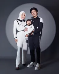 Aurel Hermansyah Disebut Mirip Bule Turki, Ini 10 Foto Family Portrait Atta Halilintar - Ekspresi Ameena yang Menggemaskan Jadi Sorotan  