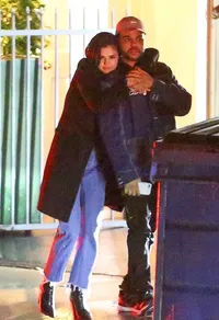 Awas Baper! Kemesraan Selena Gomez & The Weeknd di Tempat Umum