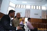 Awasi Sidang Farhat Abbas, Ahmad Dhani Serius Dengan Kuasa Hukum