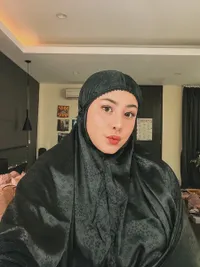 Awkarin Dicecar 33 Pertanyaan Soal Hanania Group, Uang Saku Umrah Diserahkan ke Penyidik