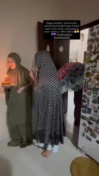 Ayah Rozak Ulang Tahun, Ayu Ting Ting dan Keluarga Beri Surprise