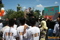 Adegan Film QUEEN BEE