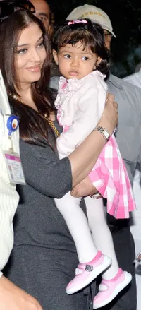 Aishwarya Rai Ungkap Wajah Putrinya Untuk Pertama Kali