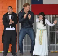 Aksi Kocak Pangeran Harry Saat Menari Bareng Penyandang Cacat