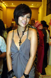Aline Adita Curhat Soal Gaya Pacaran