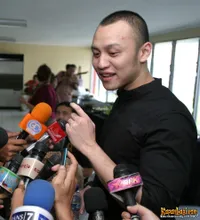 Ananda Mikola Rayakan Kebebasan