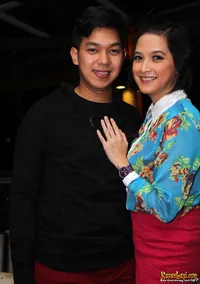 Andhara Early dan Keluarganya di Kemang Dimsum