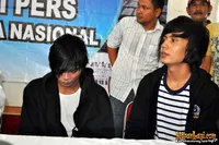 Andika Dan Izi Kangen Band Jumpa Pers di Kantor BNN