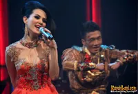 Angel Lelga Tampil Elegan di Bollynight Concert
