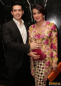 Anggunnya Para Selebriti Berpakaian Adat Jawa di Resepsi Raffi  