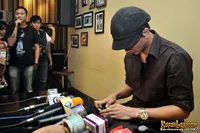 Anji Drive Adakan Preskon di Demang Resto And Coffee Lounge