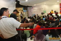 Antrian Tiket Konser Linkin Park di Plaza Semanggi