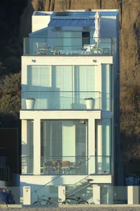 Apartemen Pinggir Pantai David Beckham